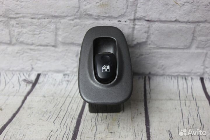 Кнопка стеклоподъемника Accent