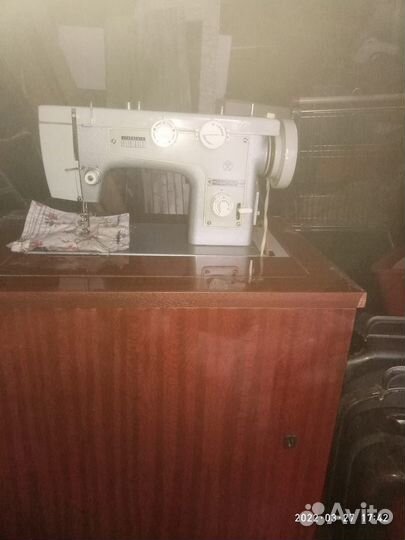 Швейная машина Подольск 142