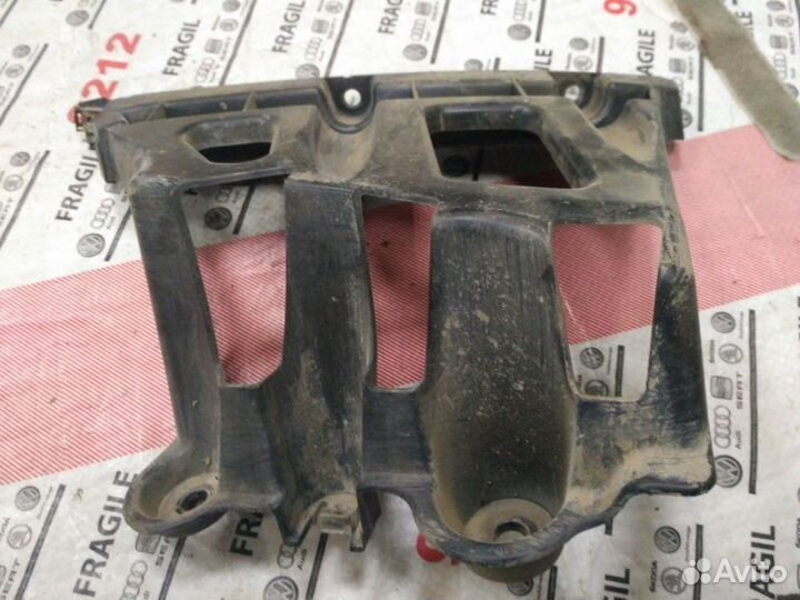 Кронштейн бампера задний левый Citroen C4 2 1.6