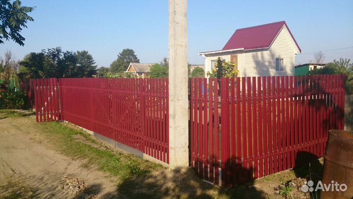 Установка забора из евроштакетника под ключ