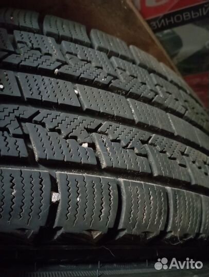 Roadstone Winguard Ice 215/45 R17 87Q