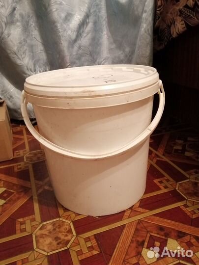 Ведро пластиковое с крышкой бу