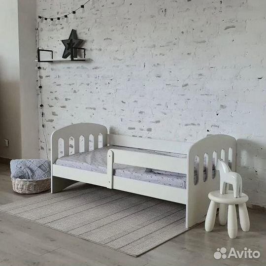 Кроватка детская с бортиком