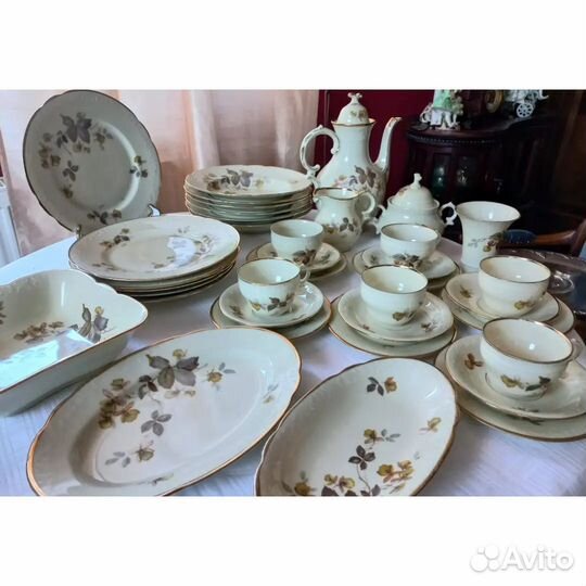 Сервиз столовый и чайный