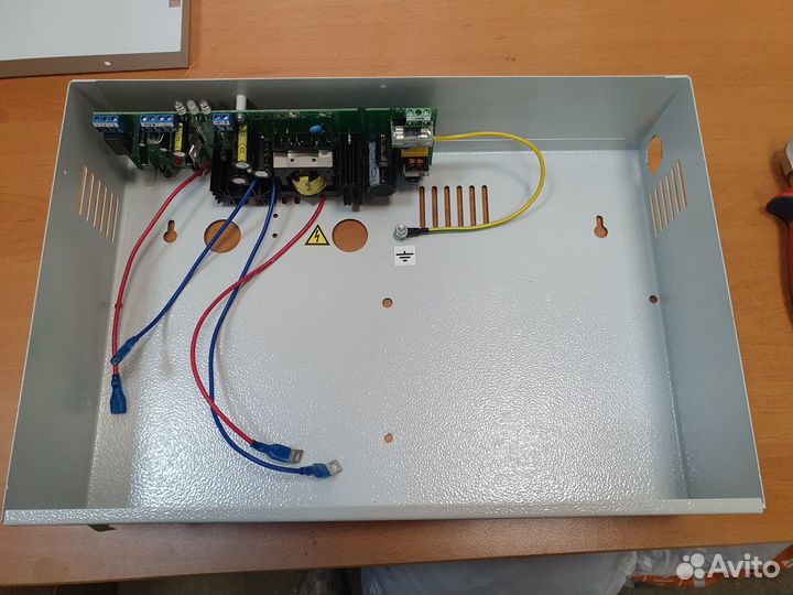 Блок беспер. питания ивэпр 12В 3,5А под 2 акб 17Ач