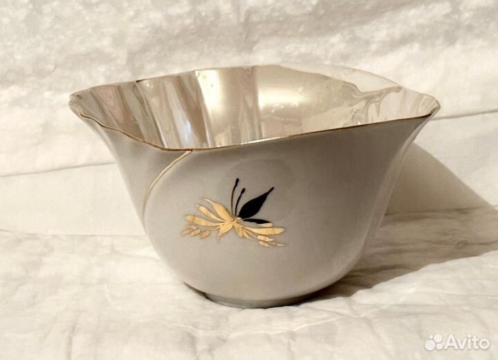 Фарфоровая конфетница