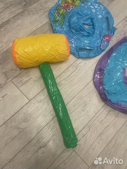 Надувной круг для плавания