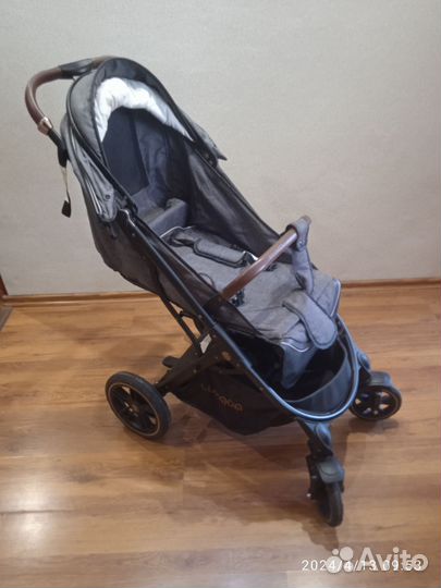 Прогулочная коляска luxmom