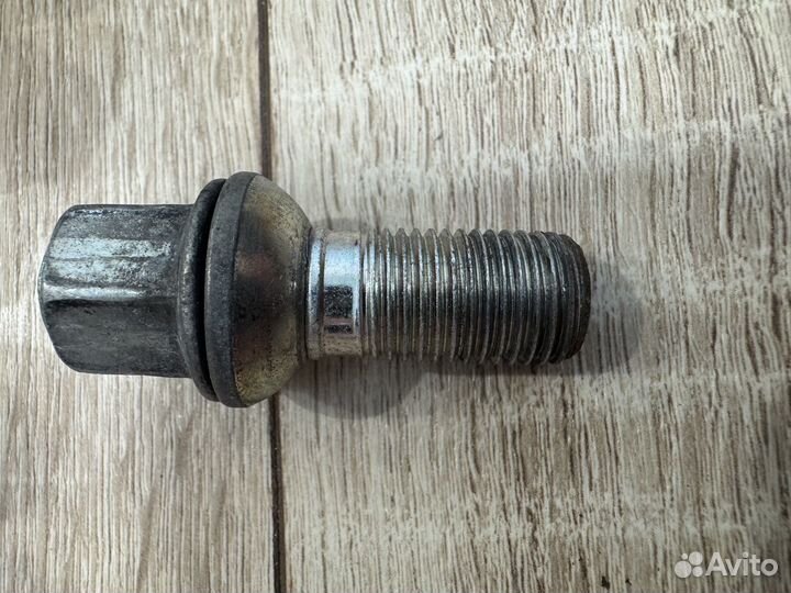 Колесные болты Audi A8 оригинал