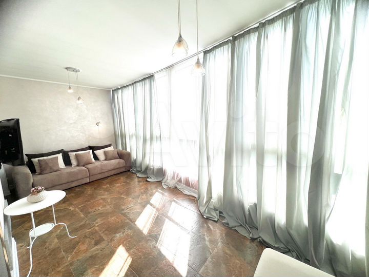 2-к. квартира, 85 м², 6/19 эт.