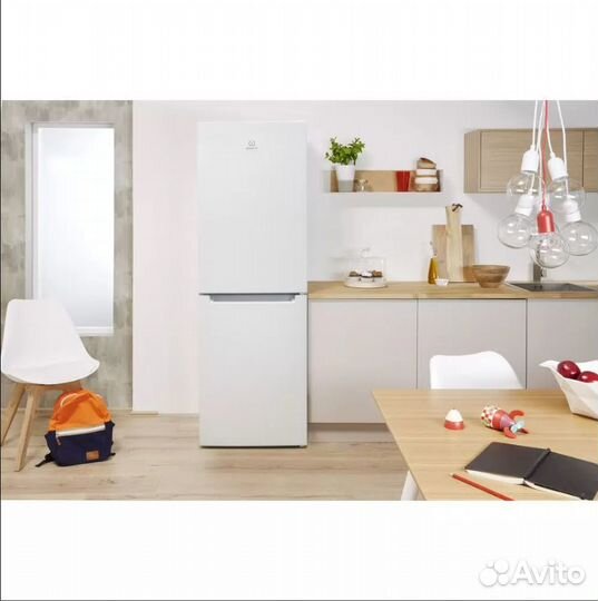 Холодильник Indesit DS4200W белый