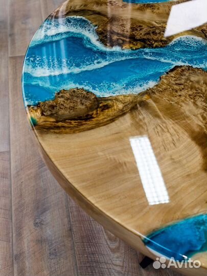 Стол из капового тополя и смолы от производителя