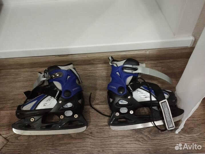 Коньки хоккейные