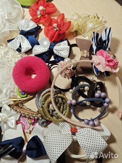 Заколки, резинки, банты для школьницы