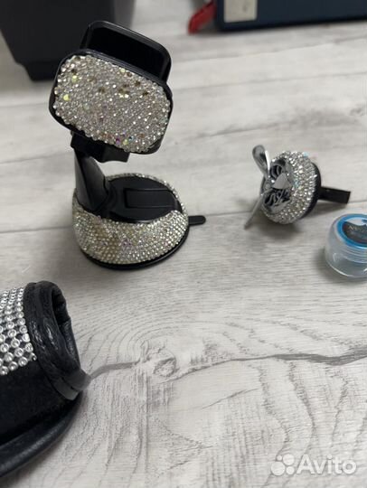 Автомобильные украшения со стразами