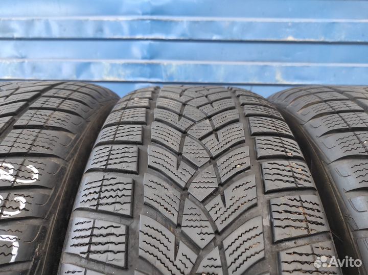 Goodyear UltraGrip Ice 225/55 R18 102T