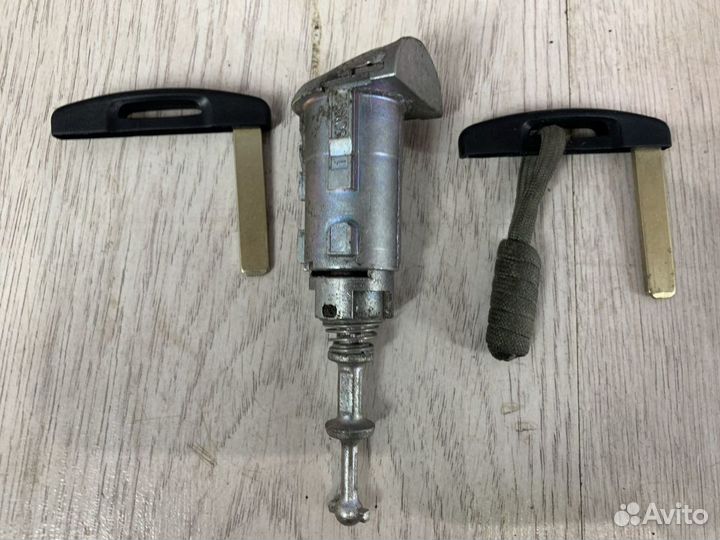 Личинка замка двери Renault fluence Лев