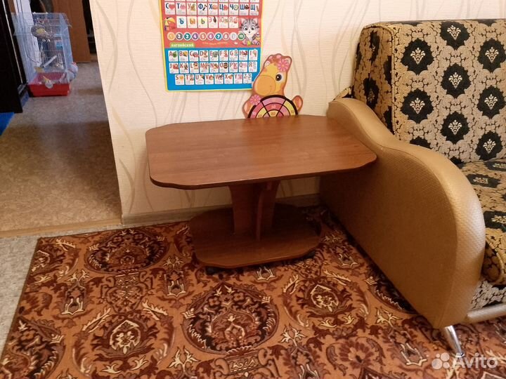 Журнальный столик