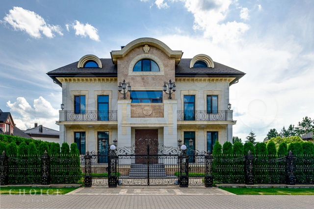 Коттедж 850 м² на участке 17,8 сот.