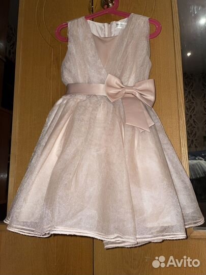 Платье нарядное и пышное, на выпускной