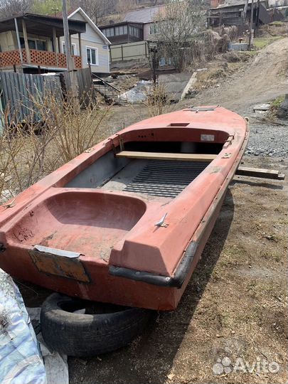 Пластиковая лодка
