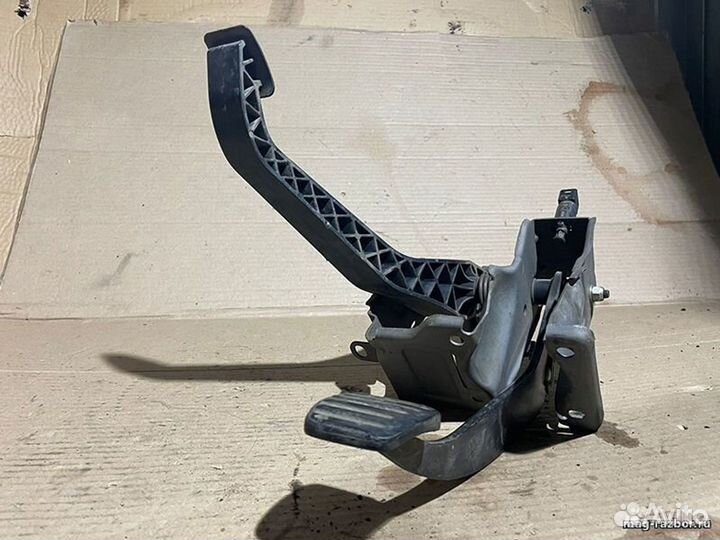 Кронштейн педалей Renault Logan I