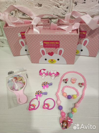 Подарочный набор для девочки резинки и бижутерия