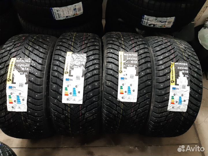 Roadmarch Winter XPro Studs 69 245/40 R18