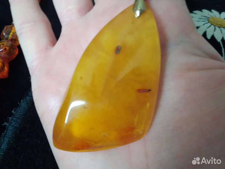Янтарные бусы и кулон