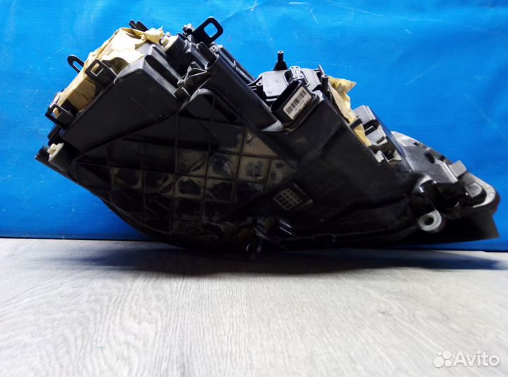 Фара левая Volkswagen Touareg 2014-2018