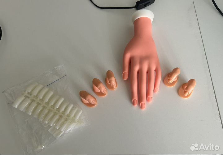 Тренировочная рука для маникюра