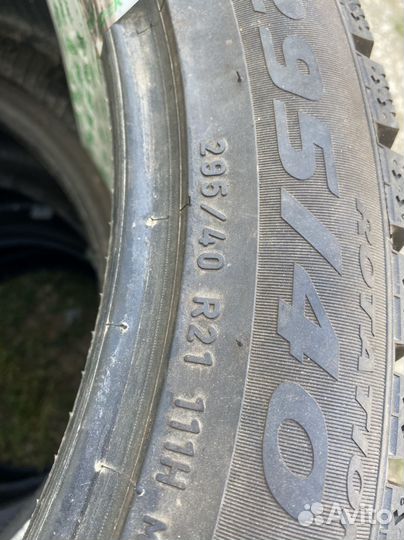 Pirelli Ice Zero 295/40 R21