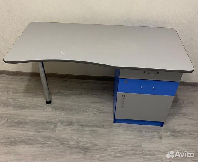 Маникюрный стол