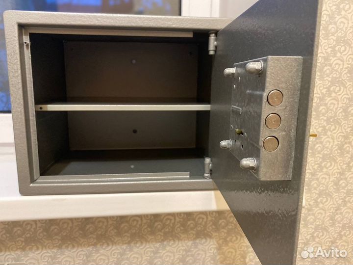 Сейф для денег и документов