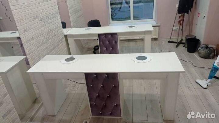 Маникюрный стол