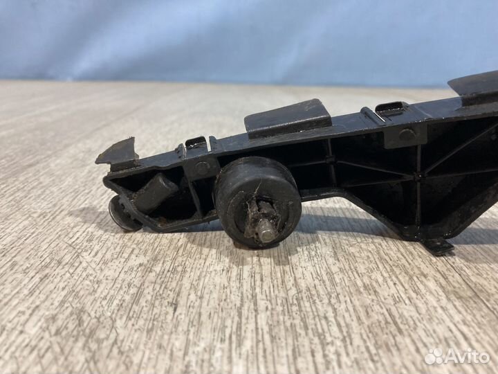 Крепление переднего бампера Mazda CX-7 левый