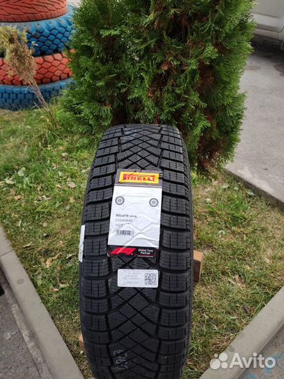 Pirelli Ice Zero FR 215/65 R16 102T