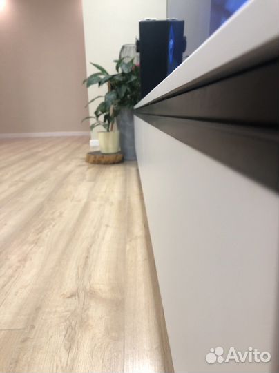 Подвесная тумба Nuit Blanche под тв (2,2 метра)