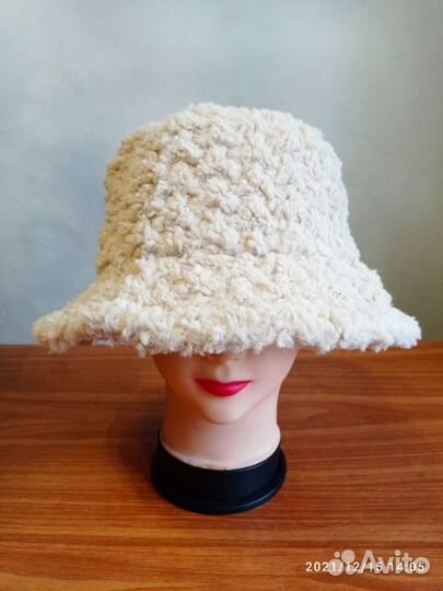 Женская меховая панама под барашек