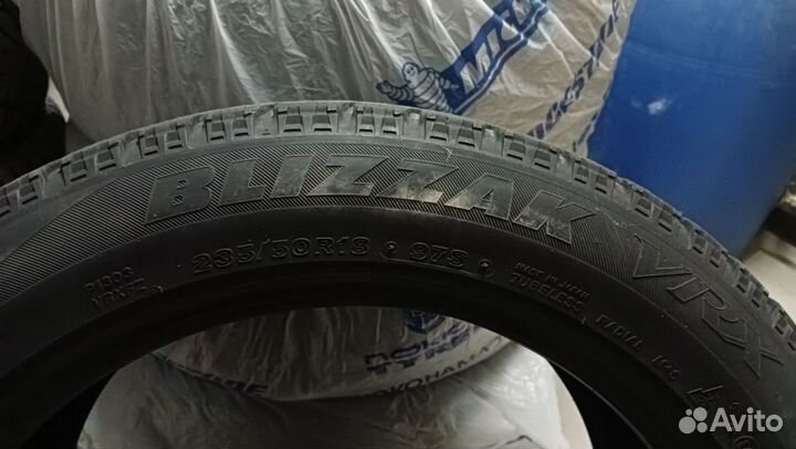 Bridgestone Blizzak VRX 235/50 R18