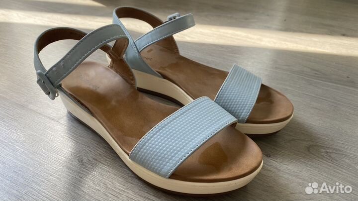 Босоножки новые