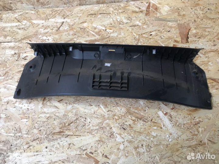 Обшивка багажника задняя Ford Focus седан iqdb