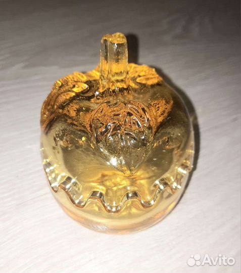 Лимонница, яблоко. Ретро