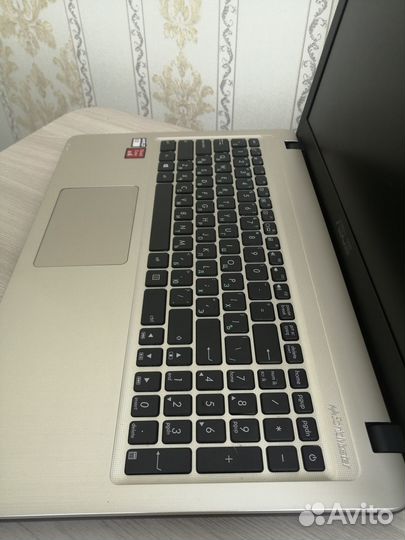 Ноутбук Asus/ 4х ядерный/ Windows 10