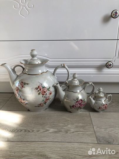 Набор фарфоровых чайников