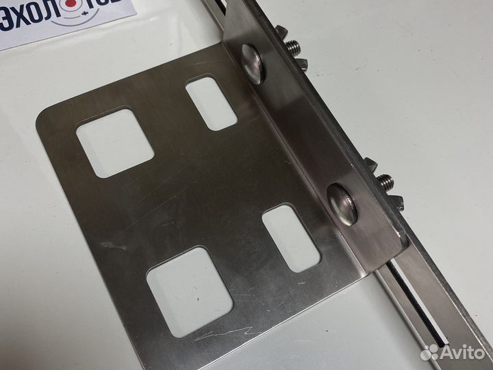 Крепление датчика эхолота в замок транцевых колес