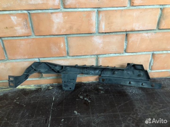 Кронштейн бампера передний левый Opel Astra J