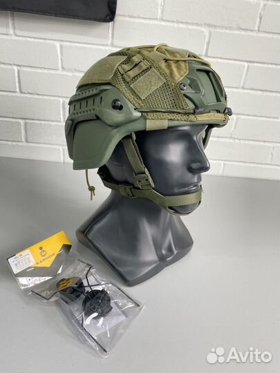 Набор: Шлем с ушами + чехол