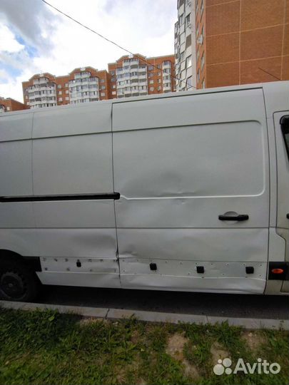 Дверь боковая сдвижная правая на Renault master 3