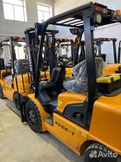 Вилочный погрузчик Hyundai 30LE-7, 2023